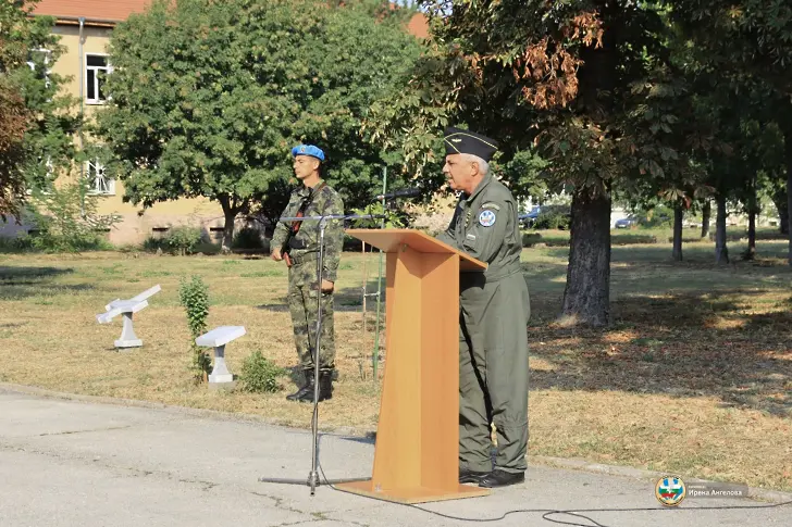 В 12-та Авиационна база почетоха паметта на Петко Димитров и капитан Венцислав Дункин