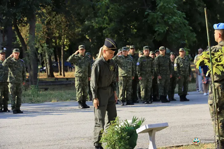 В 12-та Авиационна база почетоха паметта на Петко Димитров и капитан Венцислав Дункин