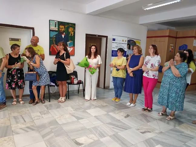 Художничката Теменужка Маринова подреди благотворителна изложба в Община Мездра