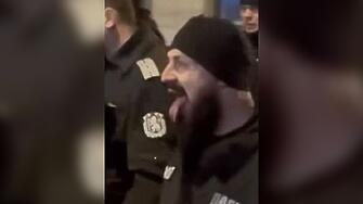 „24 часа“: Самоуби се полицаят, плезил се срещу протестиращи