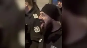 „24 часа“: Самоуби се полицаят, плезил се срещу протестиращи
