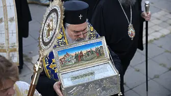 Варна посрещна частица от Честния пояс на Божията майка