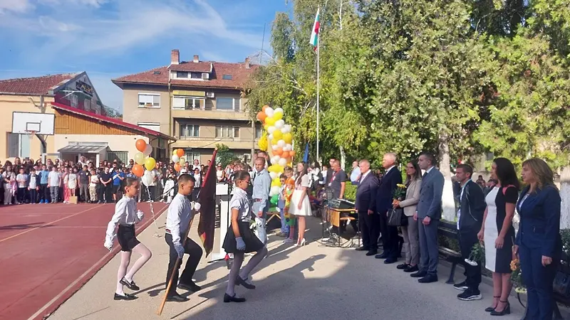 С много настроение започна новата учебна 2026/2027 година в община Плевен/СНИМКИ/