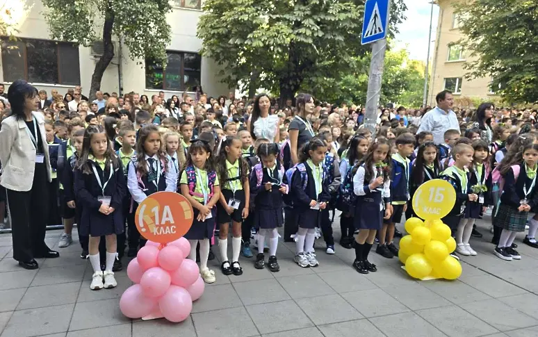 С много настроение започна новата учебна 2026/2027 година в община Плевен/СНИМКИ/