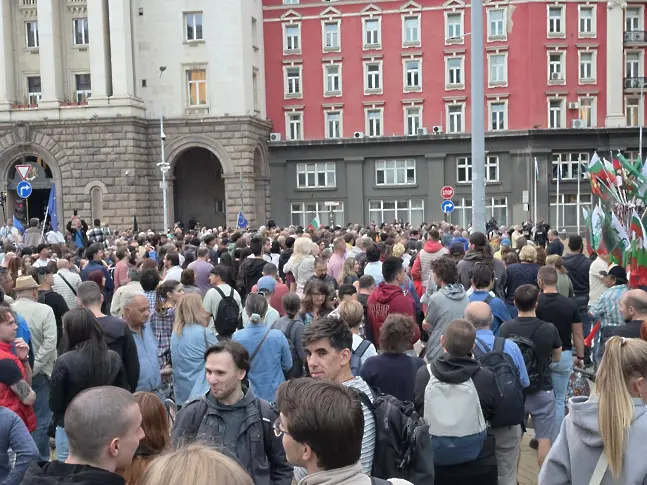 Протест в София настоява за оставка на правителството