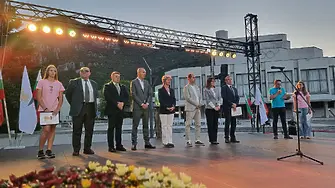 С олимпийски пламък и грандиозна заря Враца откри зрелищно 19-ия Младежки фестивал