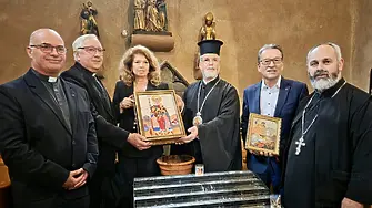 Президентът Илияна Йотова посети храма на българската православна църковна община край Страсбург