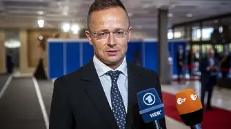 Разследват частни полети на бившия външен министър на Унгария Петер Сиярто