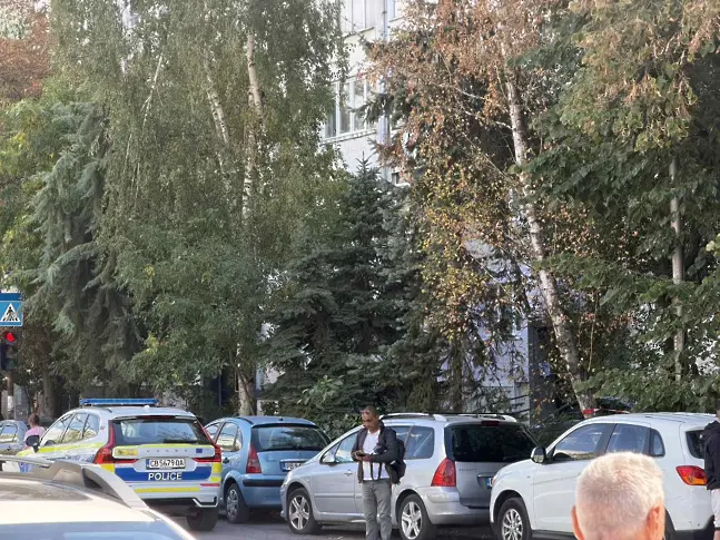 Баща наръга многократно 6-годишния си син и скочи от блок в София (СНИМКИ)
