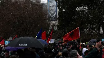 Бившият президент на Косово Хашим Тачи очаква присъдата по делото за военни престъпления