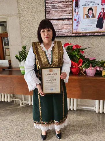 „Възкресените багри“ оживяха в Котел