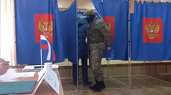 В полза на партията на Путин: На руснаци раздават предварително попълнени бюлетини  (ВИДЕО)