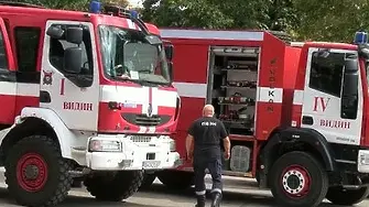 Мащабен пожар край Берковица: 40 пожарникари и тежка техника от София се борят с огъня край село Лесковец