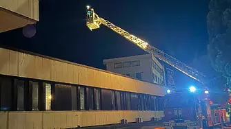 Пожар обхвана покрива на сградата на Община Троян