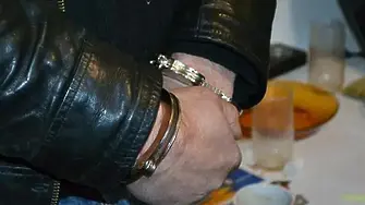 По искане на Окръжна прокуратура-Плевен е задържан мъж за държане с цел разпространение на наркотици