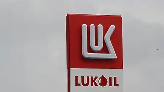 FT: Сделката за активите на „Лукойл“ към американската „Карлайл“ остава блокирана
