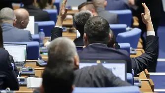  Правната комисия в парламента с извънредно заседание