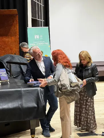 Захари Карабашлиев във Враца: Делфините ми помогнаха да изплувам от архивите за лагерите