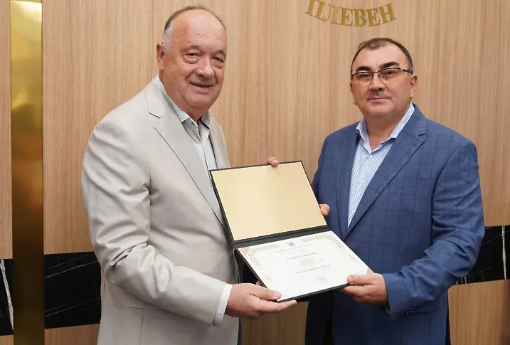 Дипломи за академично развитие бяха връчени на заседание на Академичния съвет на МУ–Плевен