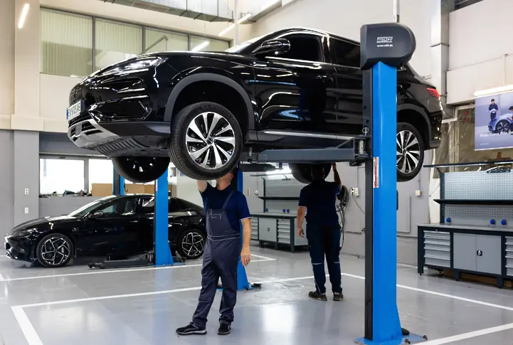 Официалният дилър на BYD за България инвестира активно в развитието на сервизния център на марката