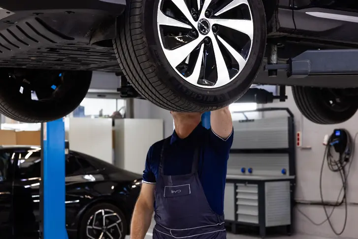 Официалният дилър на BYD за България инвестира активно в развитието на сервизния център на марката