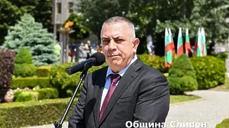 Поздрав от кмета Стефан Радев към учителите и инициативи за празника им
