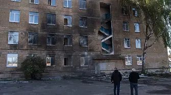 Руски дронове се вривиха в училище в Киев, избухна пожар