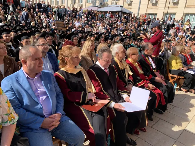 138 дипломанти от Факултет „Здравни грижи“ и Медицинския колеж на МУ–Плевен получиха своите дипломи
