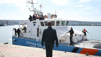 Започнаха огледи на единия от ударените кораби в Черно море