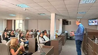 Експерти и педагози във Враца търсят решения срещу младежката агресия на тема „Поколението на гнева“