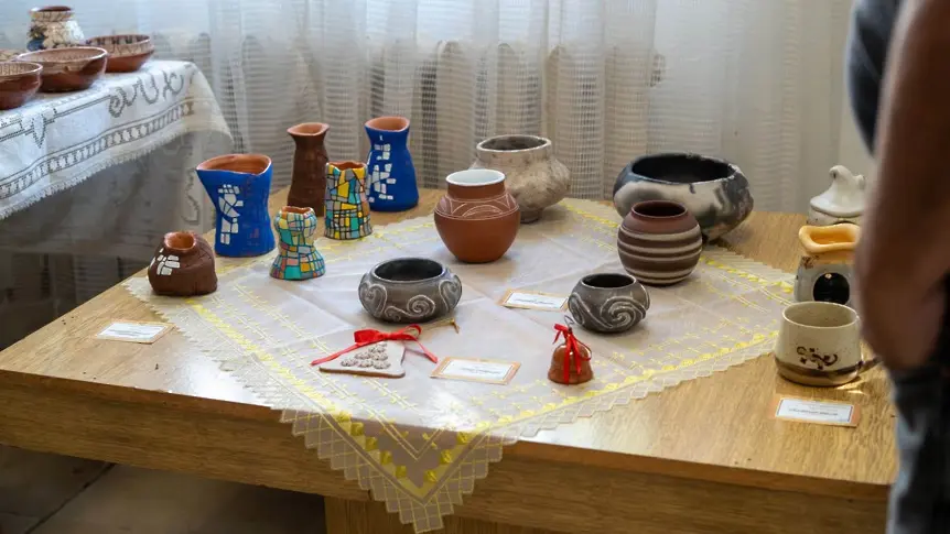 Изложбата „Майстор Куман и чираци“ събра поколения грънчари във Враца