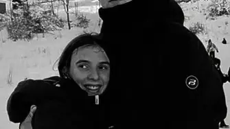 Близки и приятели на загиналите тийнейджъри Иван и Йона в четвъртък на протест на площада във Враца с искане за справедлив процес