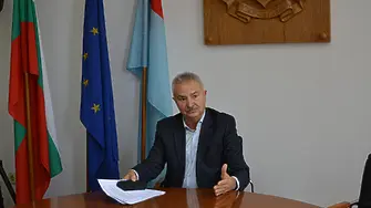 Мотоклуб Монтана дари светещи знаци за най-натоварените с ученици улици в Монтана