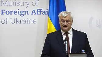 Украинският външен министър директно обвини Русия за ударите по двата търговски кораба в Черно море