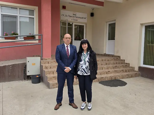 Областният управител на Сливен влезе в ролята на ученик в с. Сотиря, за да се запознае с предизвикателствата в образованието