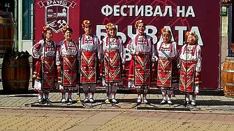 Женска фолклорна група „ВЪЛШЕБНИ ЗВУЦИ“ с отличие от Фестивала на бъчвата във Врачеш