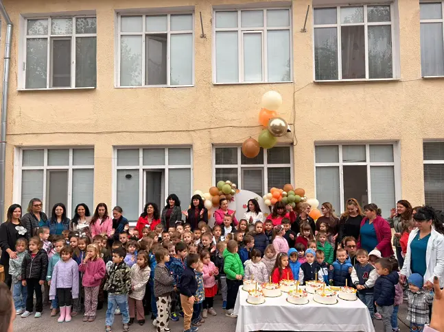 ДГ „Славейче“ във Враца отпразнува рожден ден и десетилетия иновативно обучение