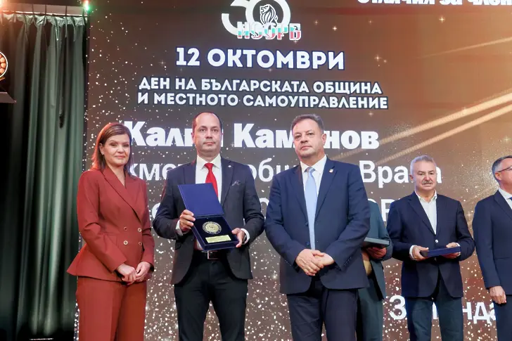 Кметът на община Мездра Иван Аспарухов с юбилейна награда от НСОРБ за принос към местното самоуправление