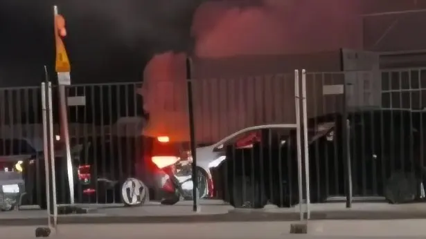 Кола изгоря напълно на ГКПП „Капитан Андреево“, две жени са били вътре (СНИМКИ)