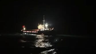 Първи кадри от спасителната акция на ударения от дрон кораб „Челси 3“ (ВИДЕО)
