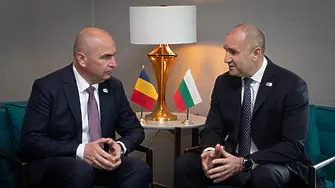 Премиерът Радев проведе телефонен разговор с румънския си колега Боложан