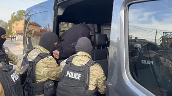 Разбиха нарколаборатория в частен дом в Бургас, има задържан