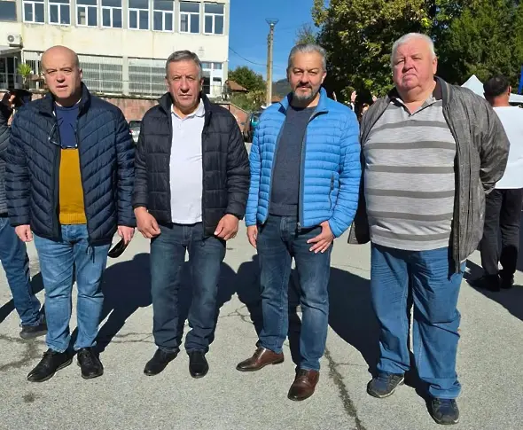 Кметът д-р Иван Иванов и председателят на Общинския съвет д-р Явор Памукчиев поздравиха жителите на селата в община Севлиево по случай техните празници