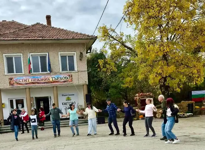 Кметът д-р Иван Иванов и председателят на Общинския съвет д-р Явор Памукчиев поздравиха жителите на селата в община Севлиево по случай техните празници