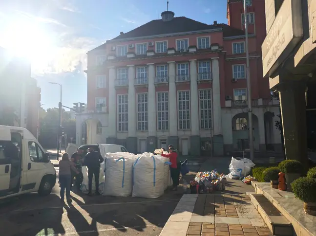 Плевен събра почти двойно повече капачки в есенната кампания на „Капачки за бъдеще