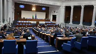 Депутатите обсъждат промени в железопътния транспорт, четирима министри са на парламентарен контрол