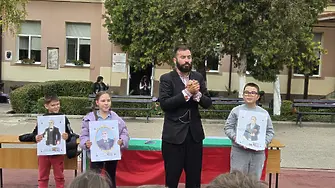 Историята оживя пред учениците на Иновативно начално училище „Христо Ботев“ – Плевен, чрез вдъхновяваща среща с българските народни будители и техните завети