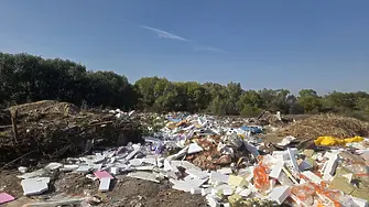 Огромно незаконно сметище край река Въча: Откриха строителни отпадъци, гуми и стари мебели в защитена зона (СНИМКИ)