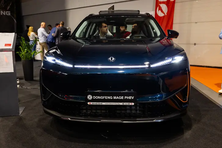 Премиера на Asia Motor Show - два нови модела на DONGFENG
