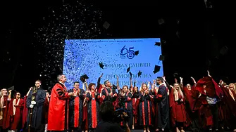 35 абсолвенти на Филиал Сливен към Медицински университет – Варна получиха дипломите си на церемония 